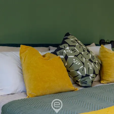 24 Via Giardini Apartamento *